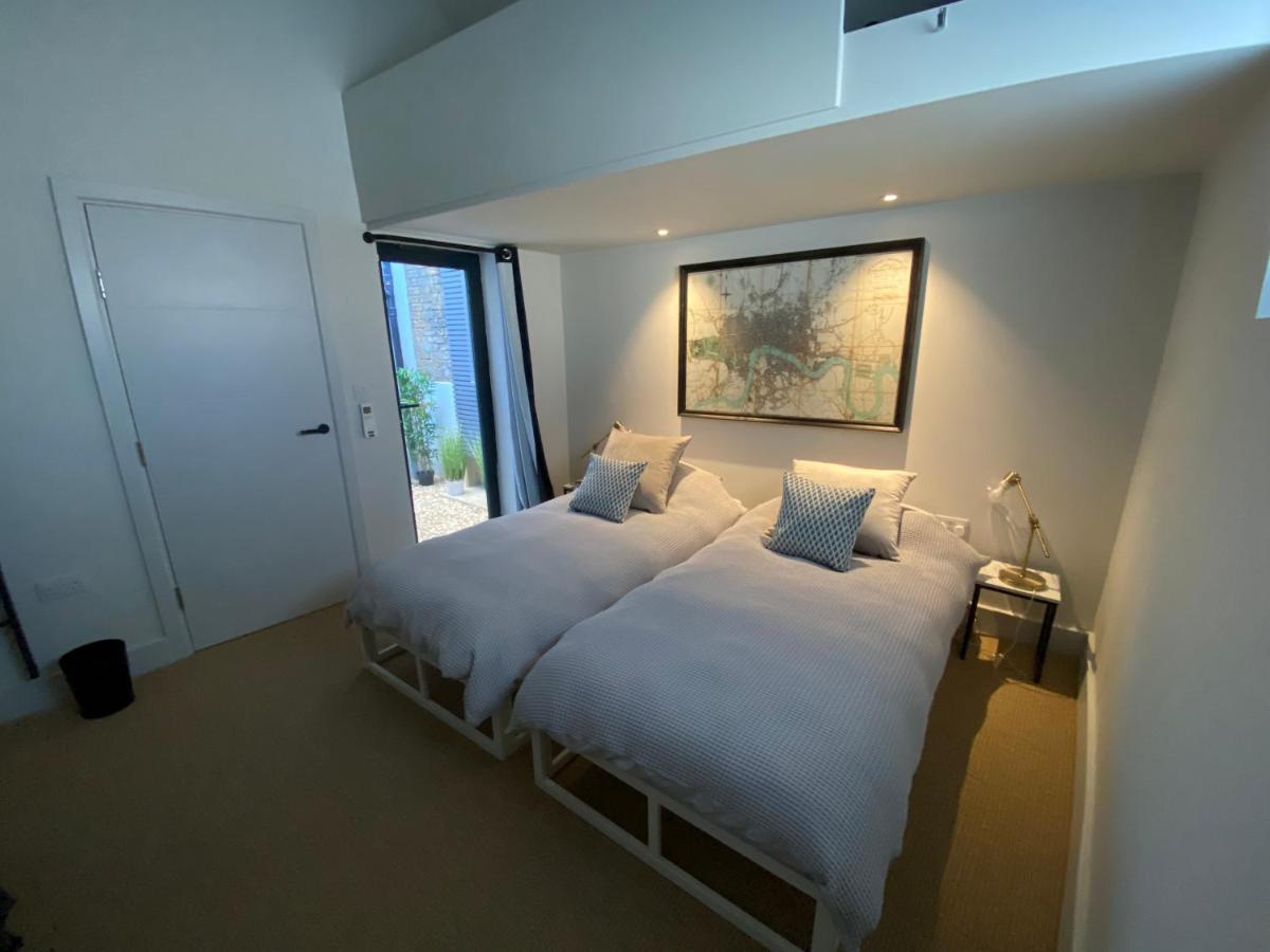 May Road, Stylish Townhouse Туикнем Экстерьер фото